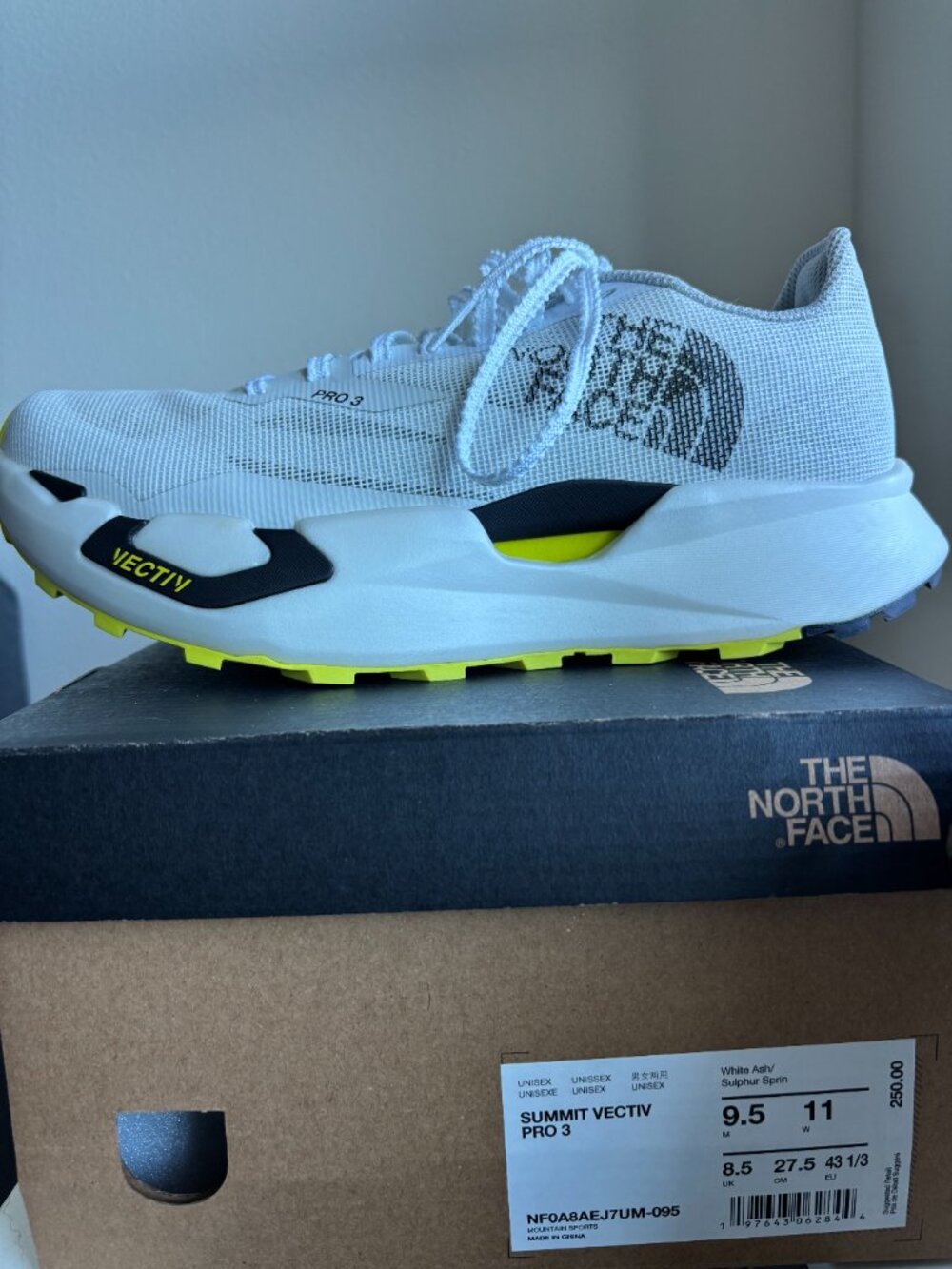 The North Face Summit VECTIV Pro 3 Unisex Shoes - White Mens Size 9.5 - Picture 2 of 9